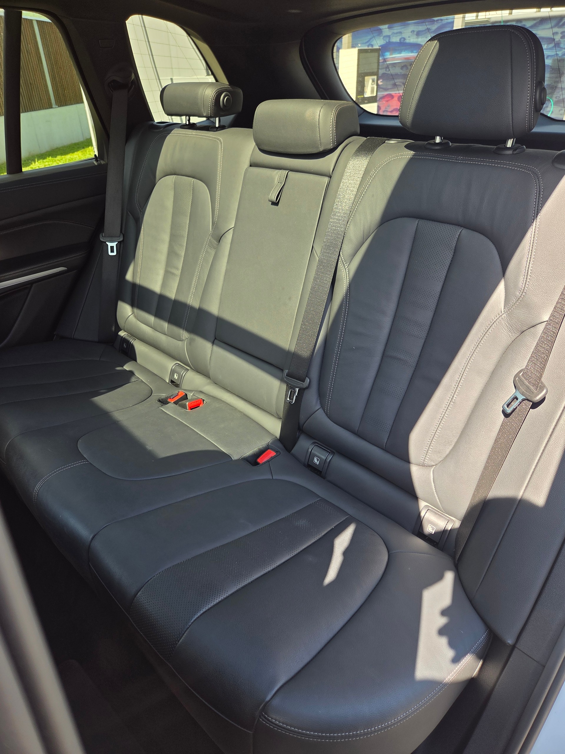 BMW X5 xDrive M50i Steptronic-image-8