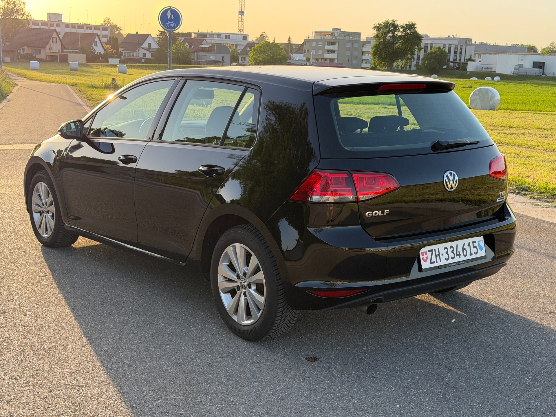 VW VW Golf 1.6 TDI Comfortline DSG-image-2
