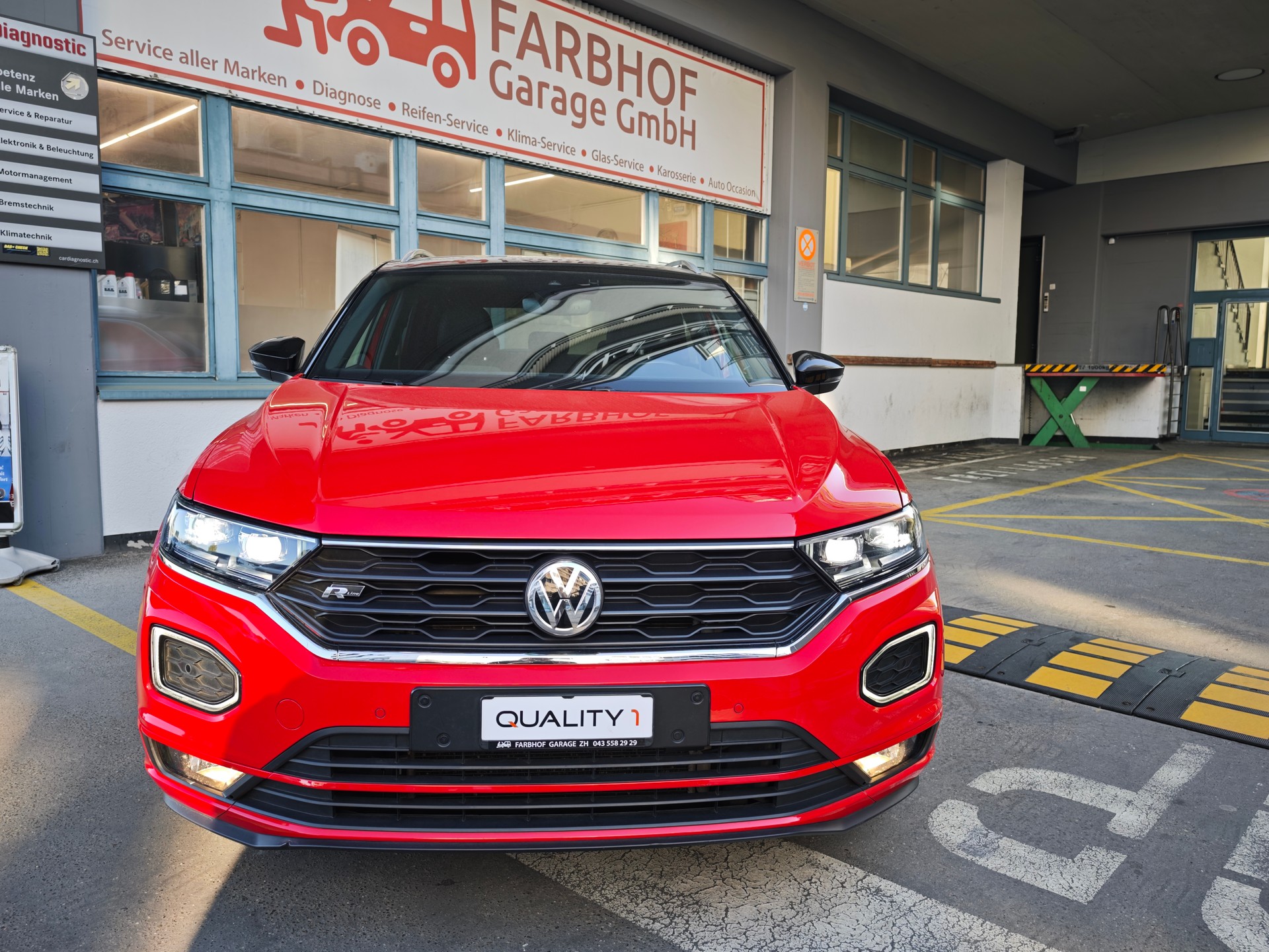 VW T-Roc 1.5 TSI EVO Sport DSG 4Motion-image-2