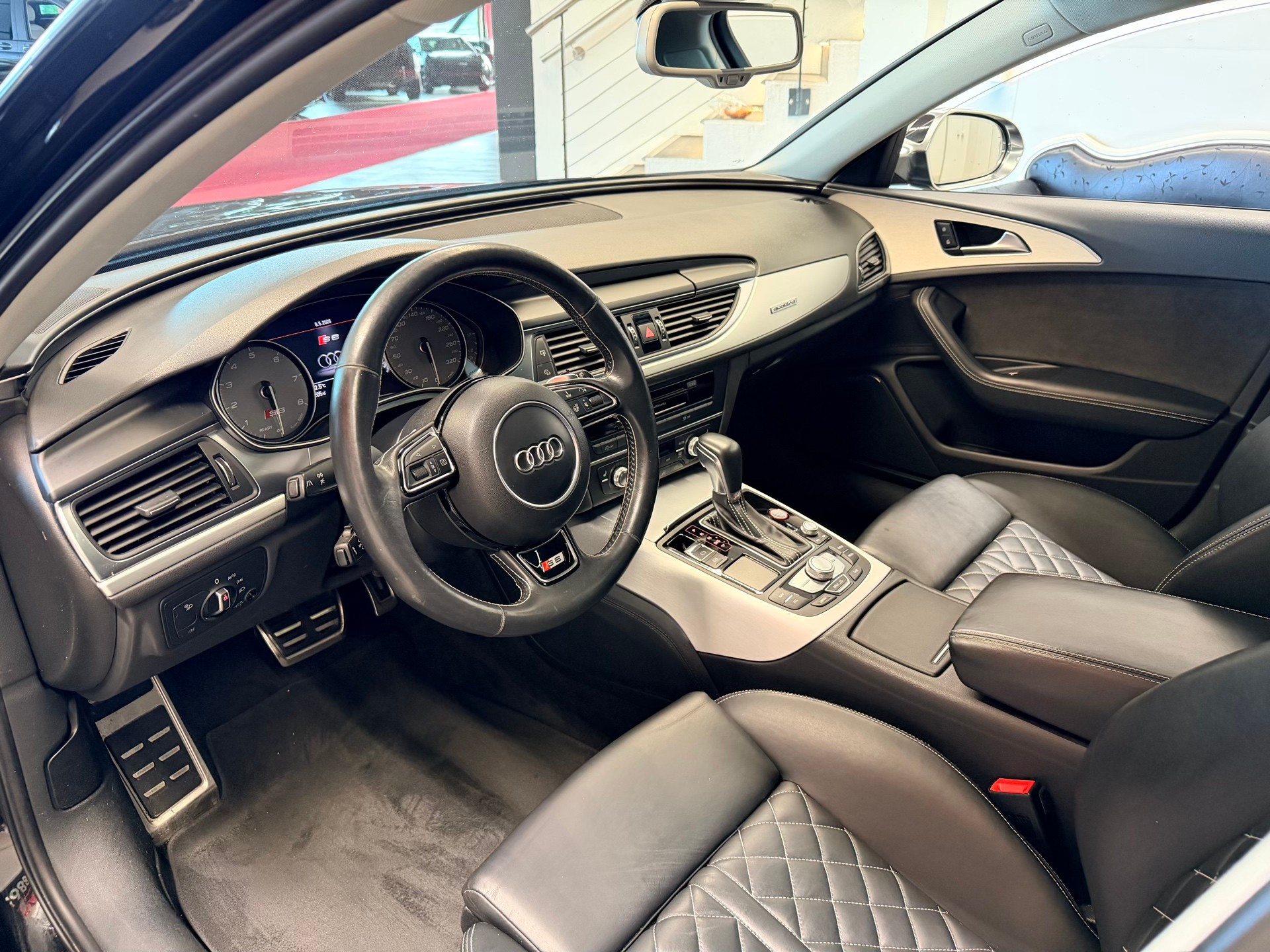 AUDI S6 Avant 4.0 TFSI V8 quattro S-tronic-image-10