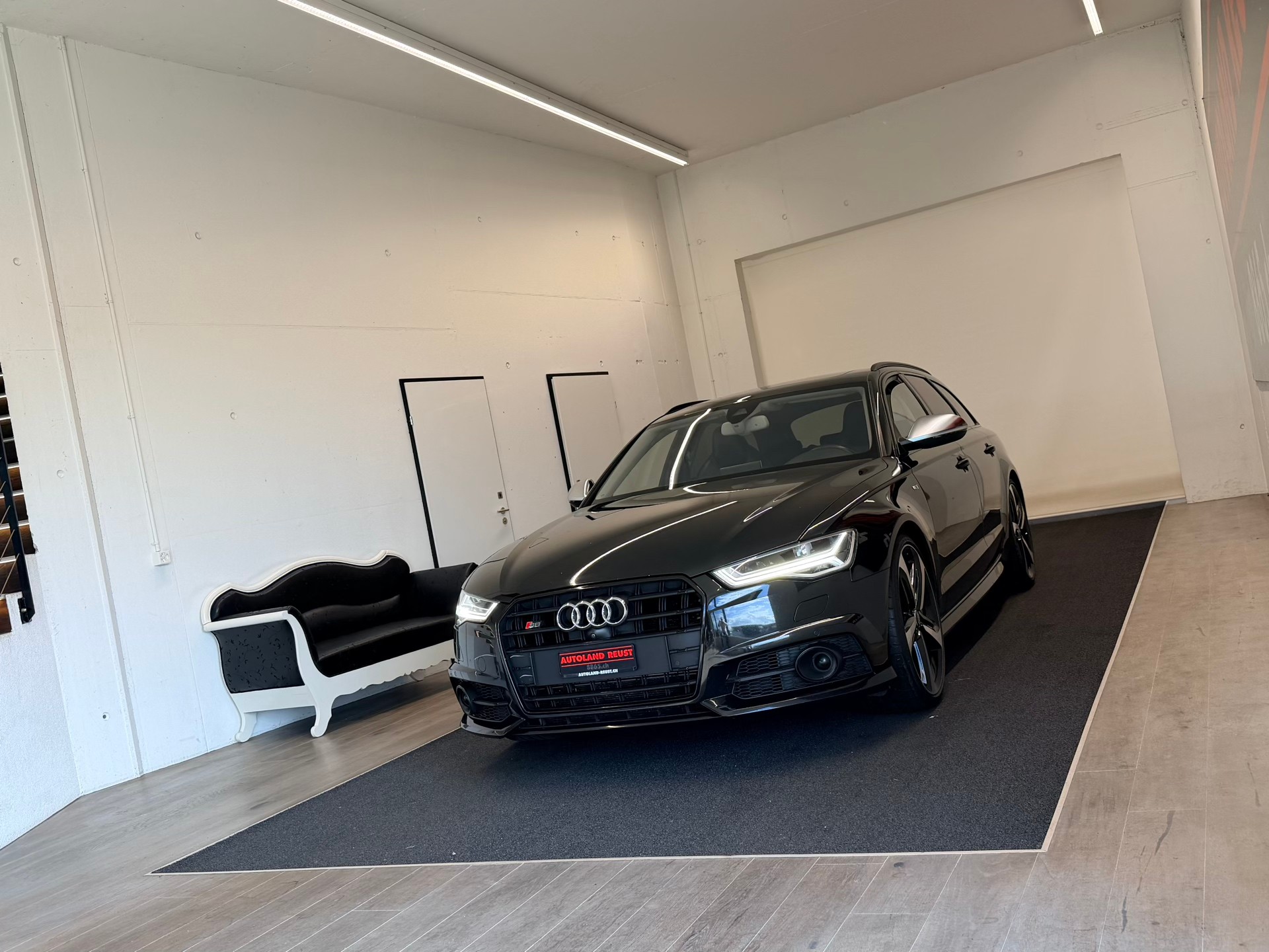AUDI S6 Avant 4.0 TFSI V8 quattro S-tronic-image-2