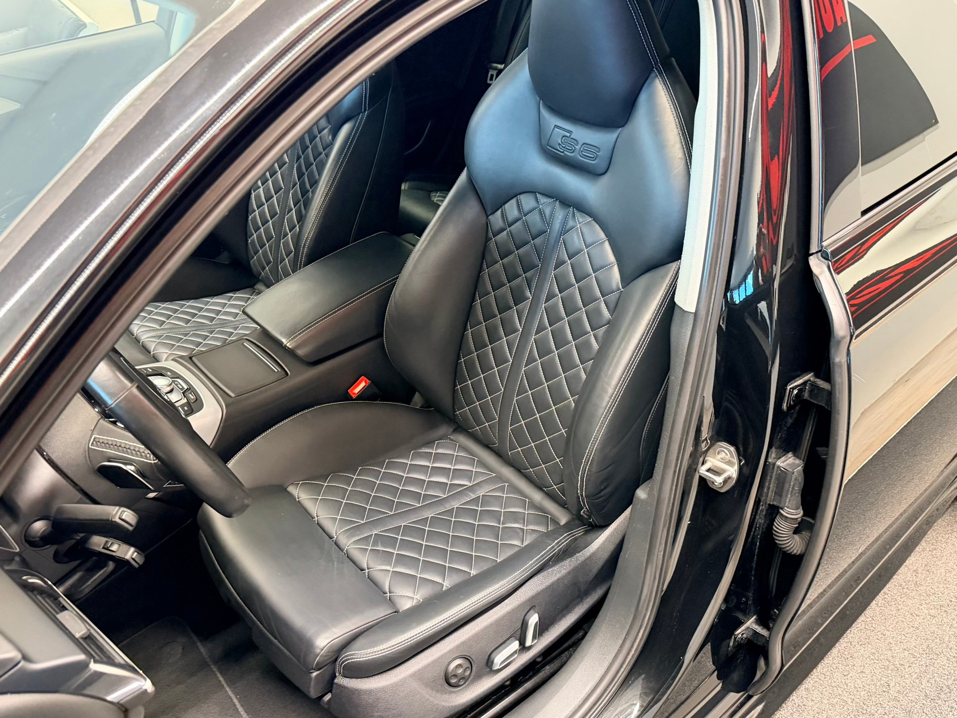 AUDI S6 Avant 4.0 TFSI V8 quattro S-tronic-image-15