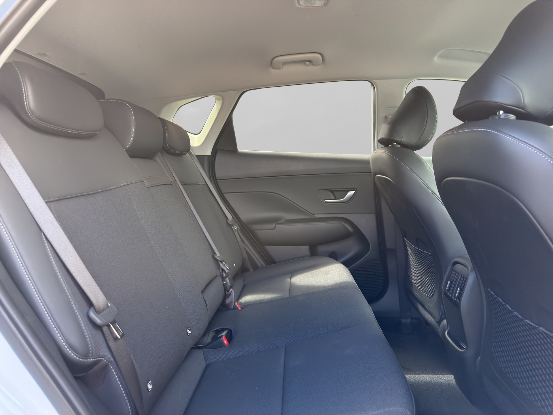 HYUNDAI Kona 1.6 GDi HEV Amplia DCT-image-10