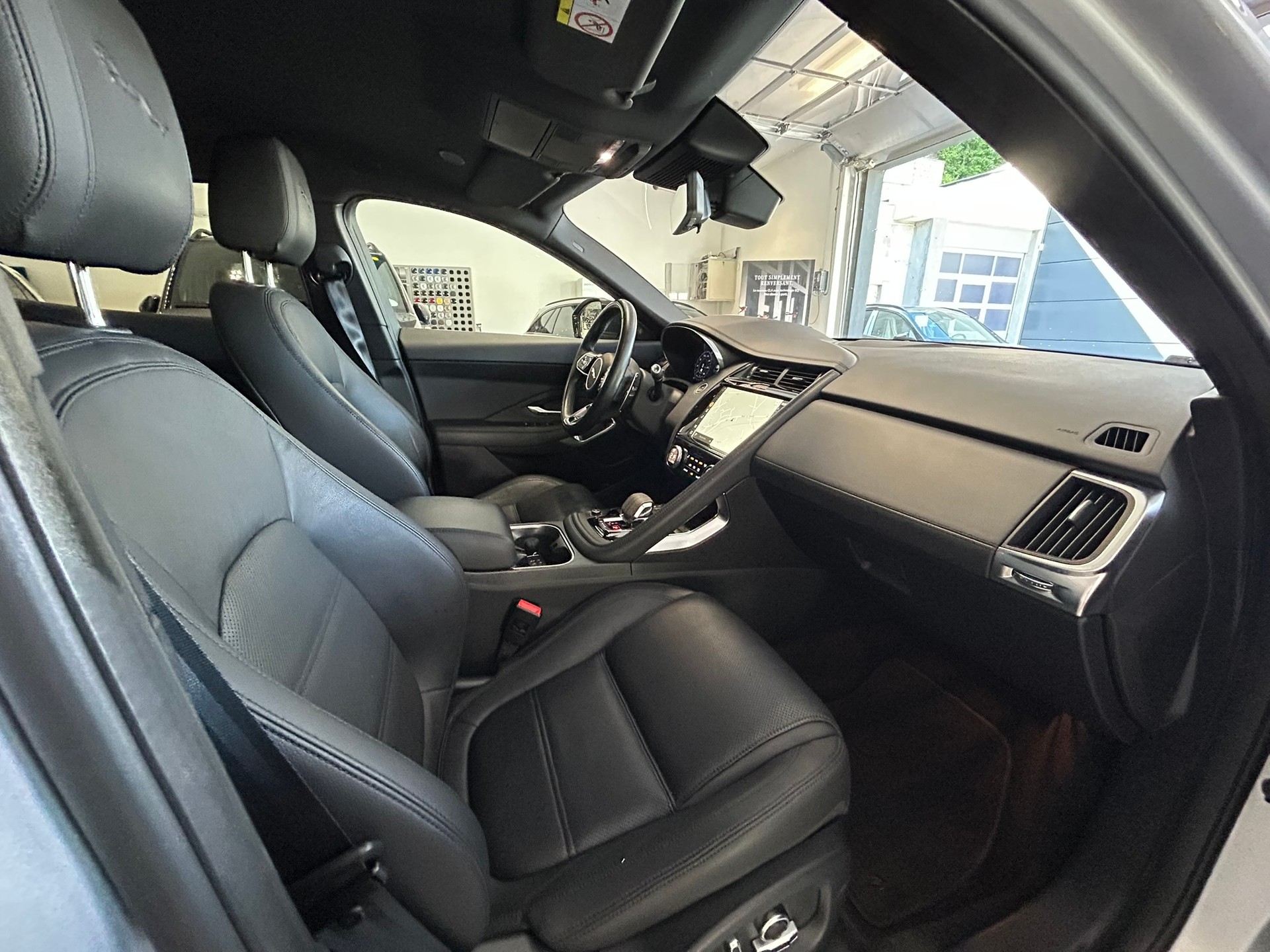 JAGUAR E-Pace 2.0 P200 AWD S-image-6