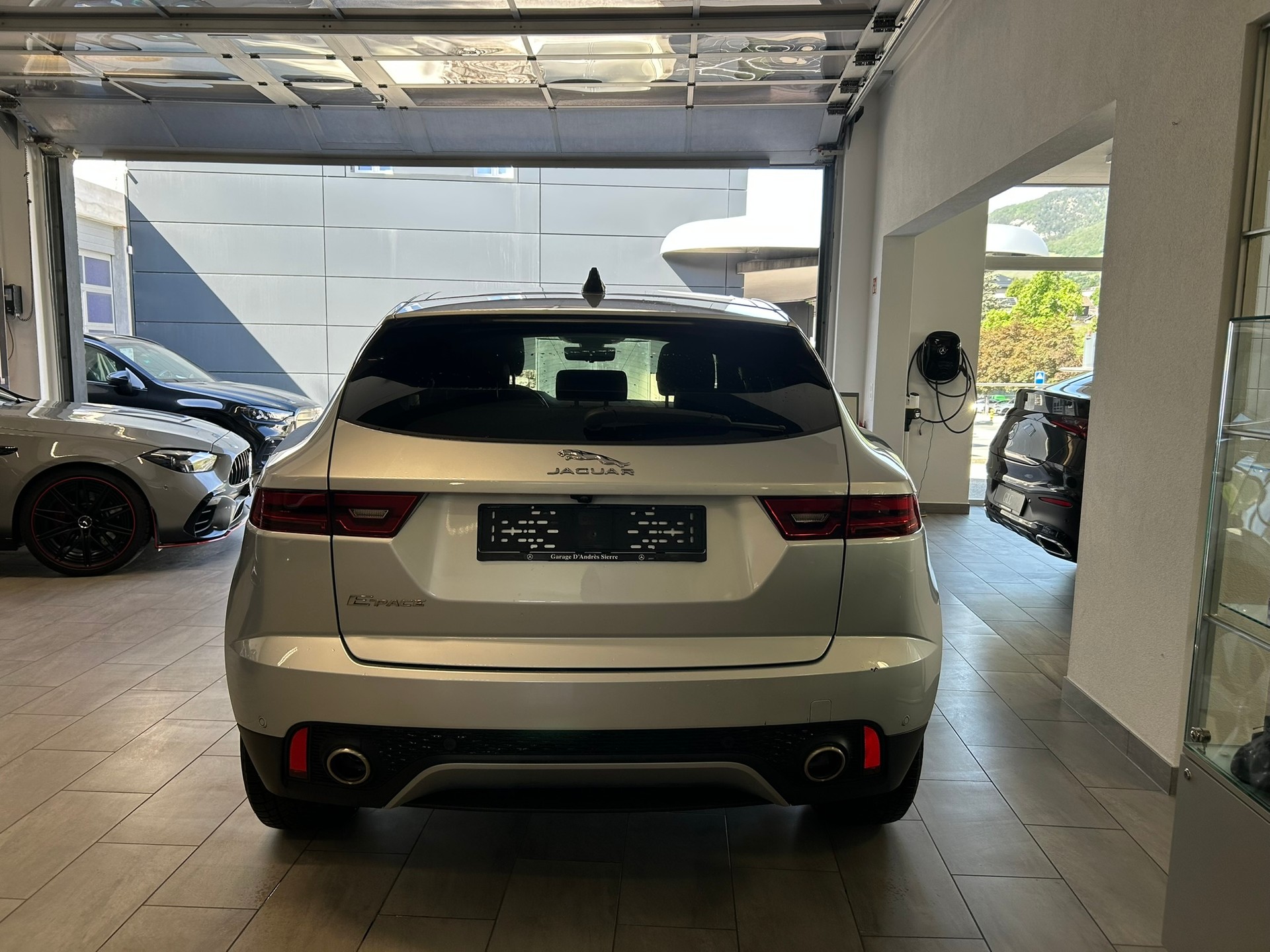 JAGUAR E-Pace 2.0 P200 AWD S-image-3