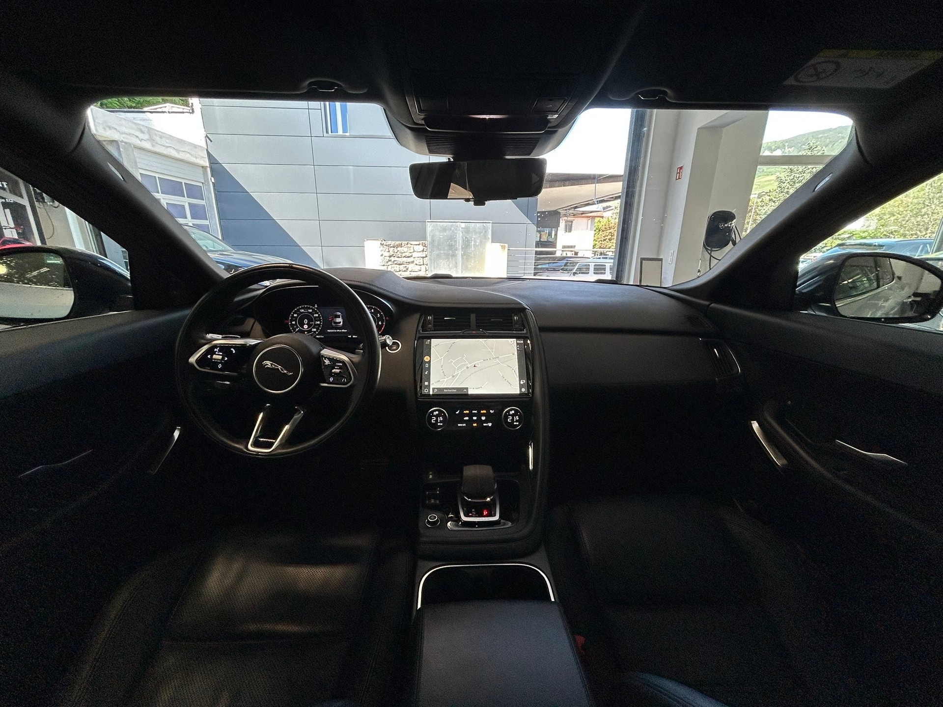 JAGUAR E-Pace 2.0 P200 AWD S-image-8