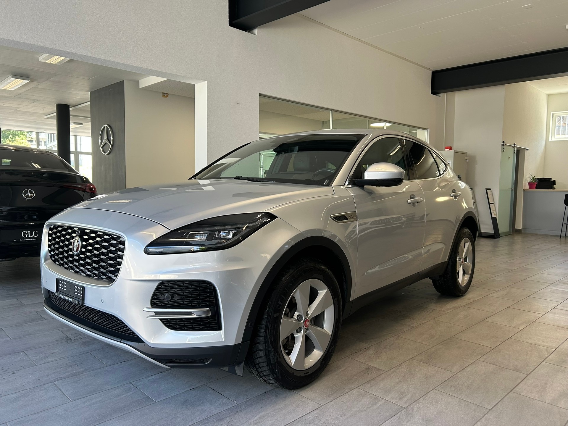 JAGUAR E-Pace 2.0 P200 AWD S-image-0