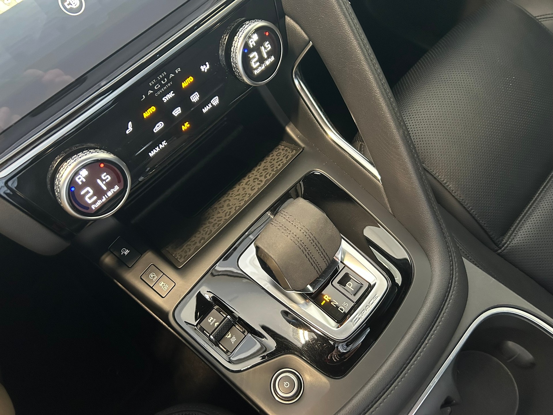 JAGUAR E-Pace 2.0 P200 AWD S-image-12