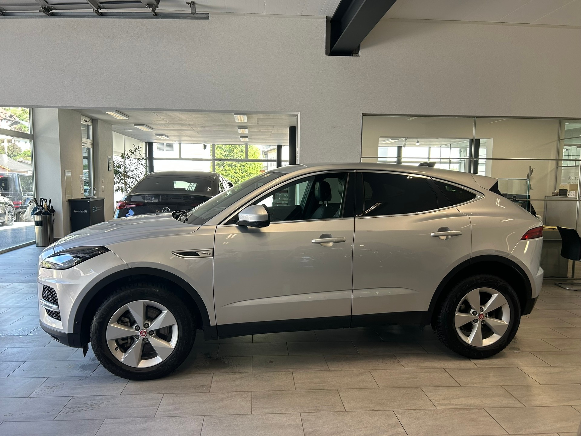 JAGUAR E-Pace 2.0 P200 AWD S-image-1