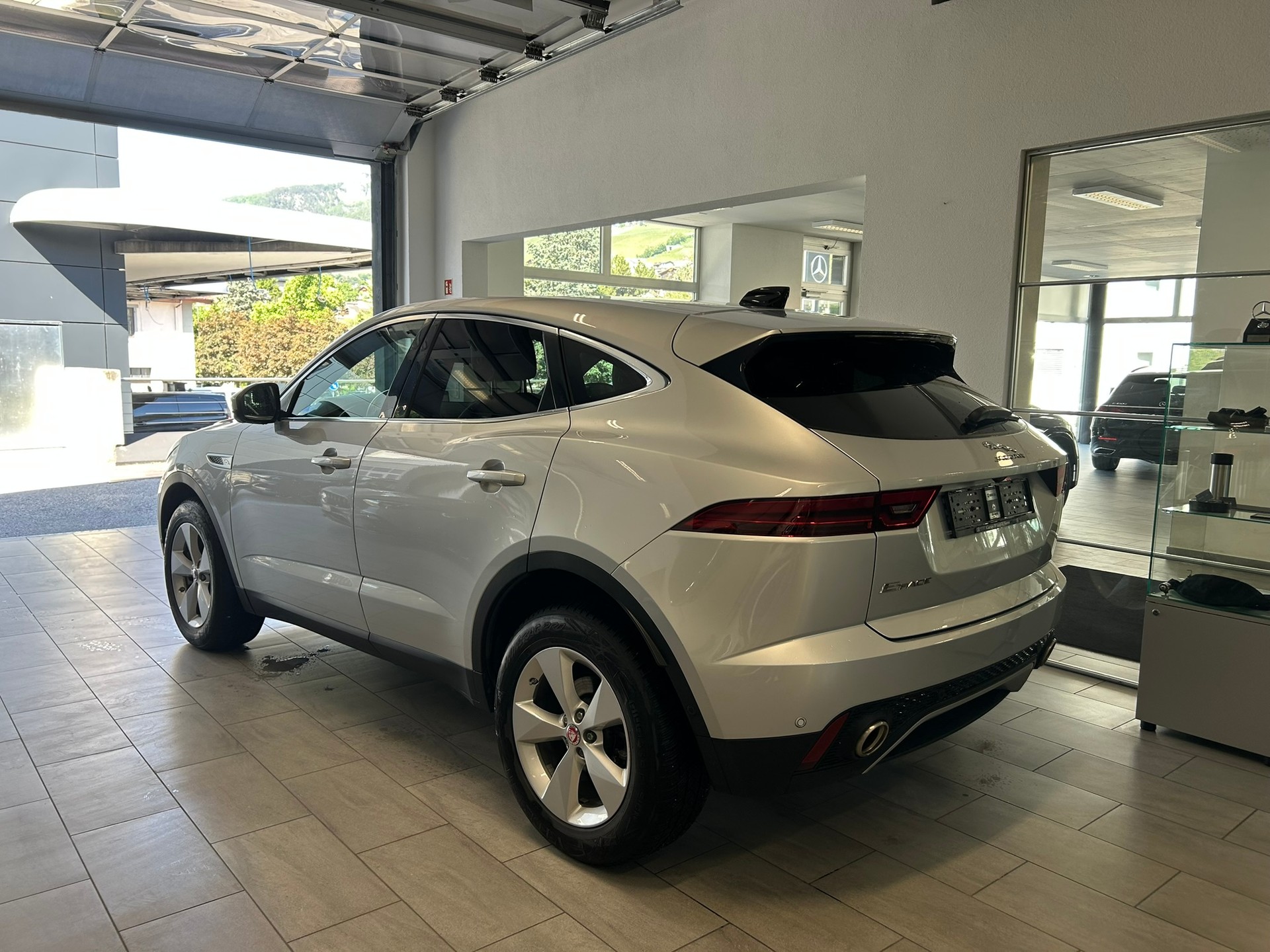 JAGUAR E-Pace 2.0 P200 AWD S-image-2