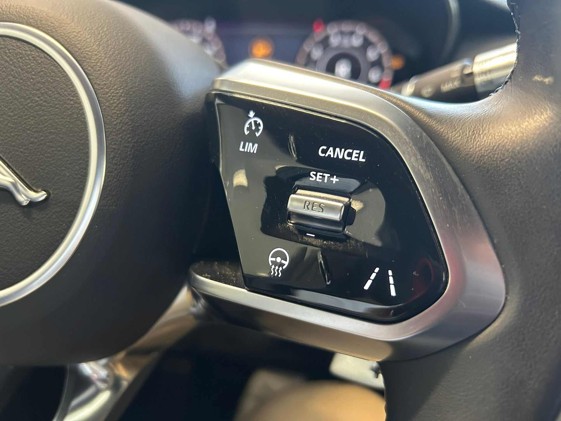 JAGUAR E-Pace 2.0 P200 AWD S-image-14