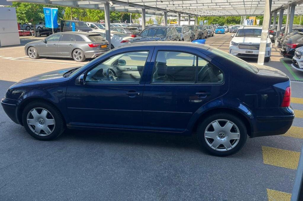 VW Bora 2.3 Highline-image-1