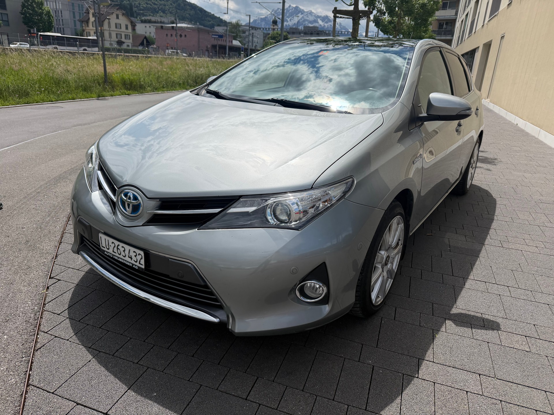 TOYOTA Auris 1.8 16V HSD Linea Sol
