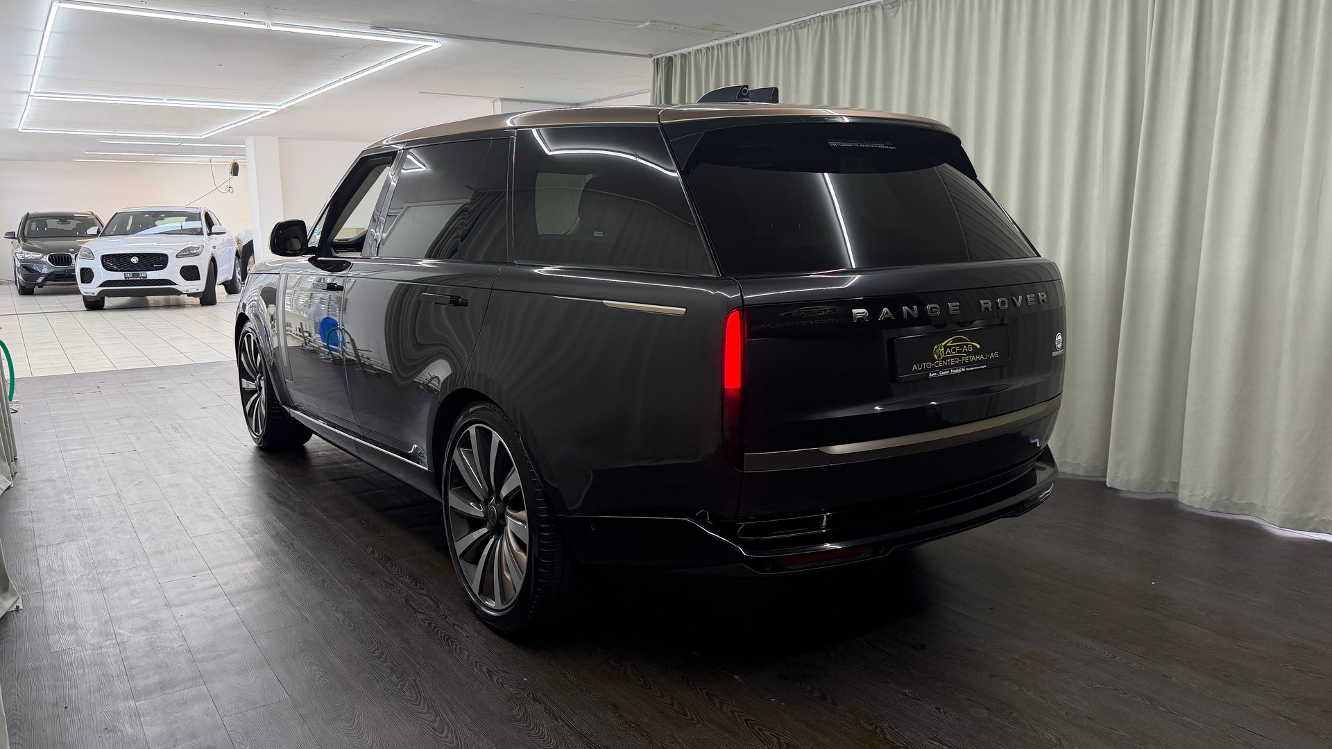 LAND ROVER Range Rover LWB P530 4.4 V8 SV Automatic-image-5