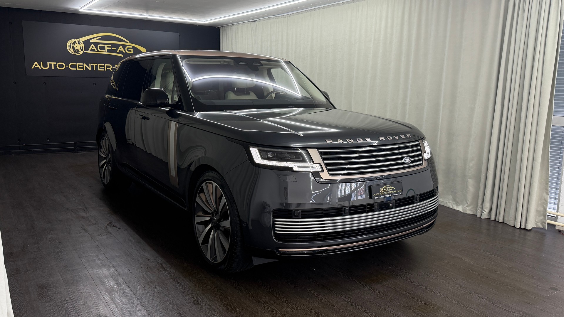 LAND ROVER Range Rover LWB P530 4.4 V8 SV Automatic-image-2