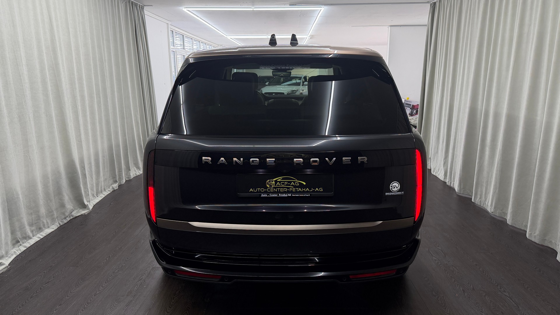 LAND ROVER Range Rover LWB P530 4.4 V8 SV Automatic-image-4