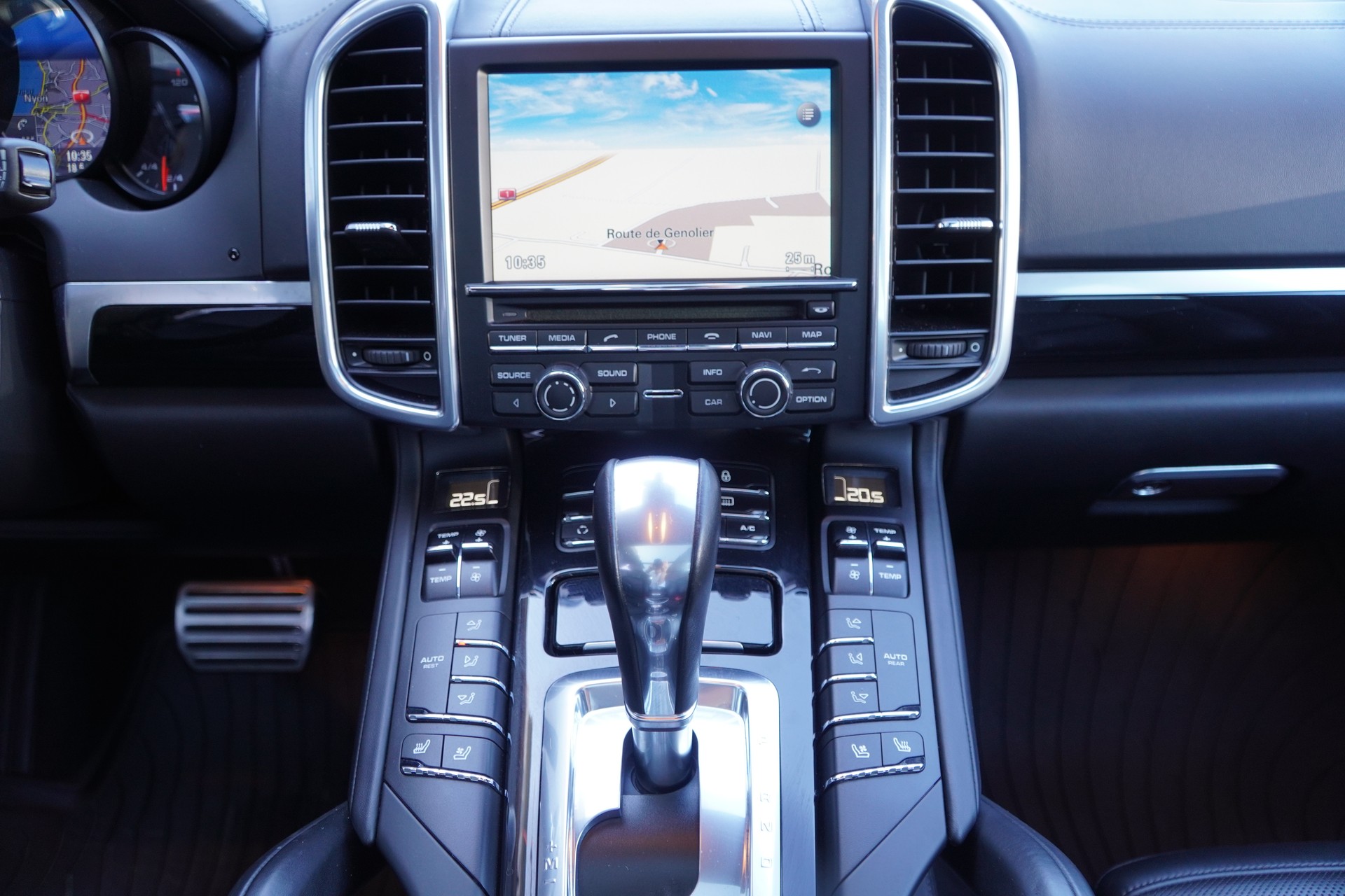 PORSCHE Cayenne S Diesel-image-19