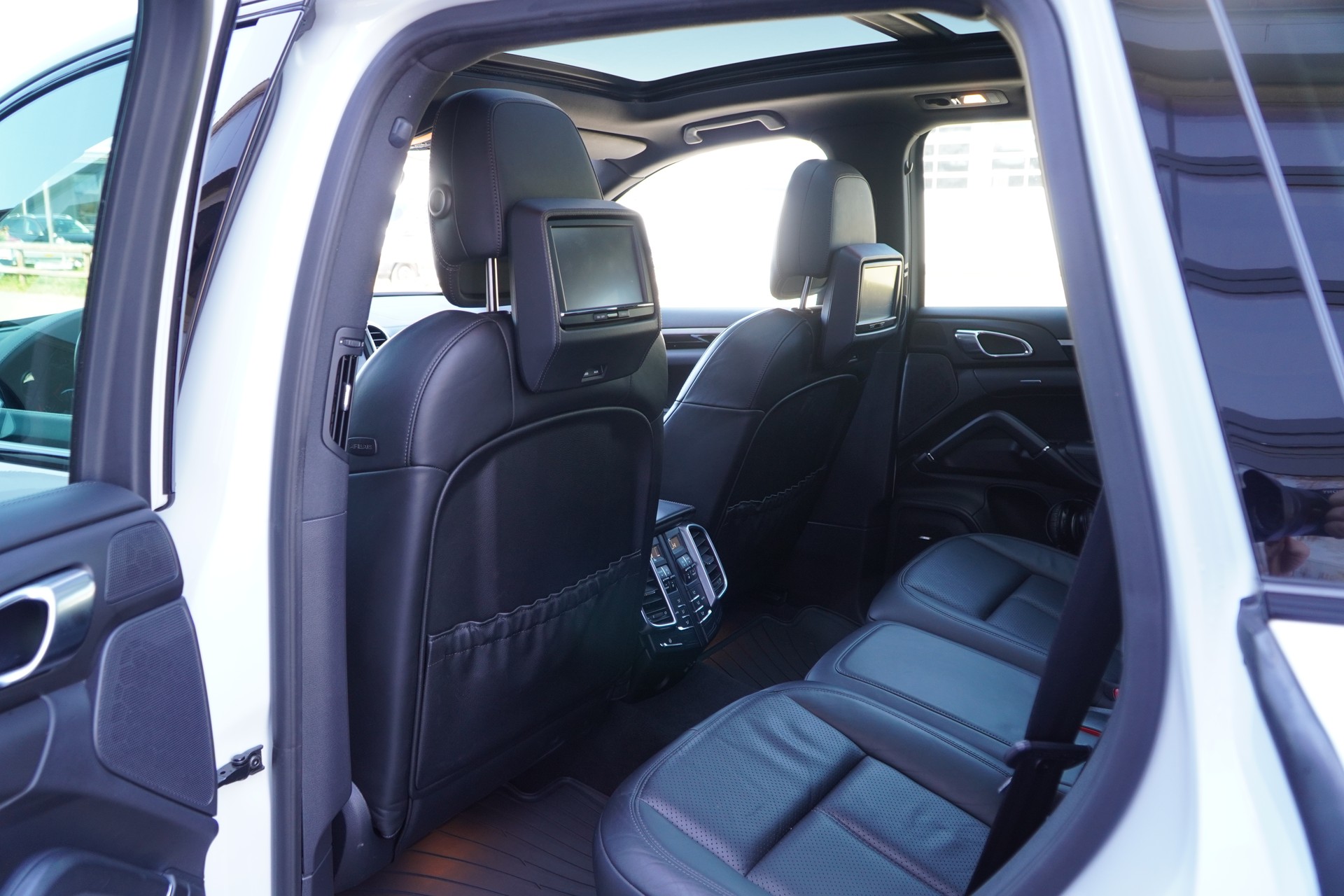 PORSCHE Cayenne S Diesel-image-10