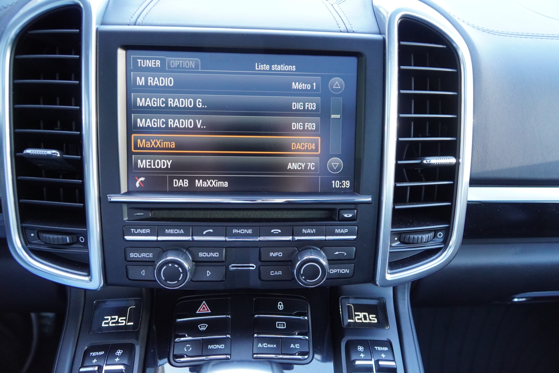PORSCHE Cayenne S Diesel-image-17