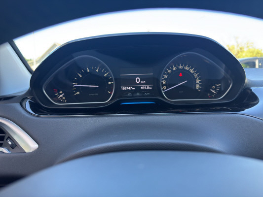 PEUGEOT 208 1.6 VTI Intuitive-image-3