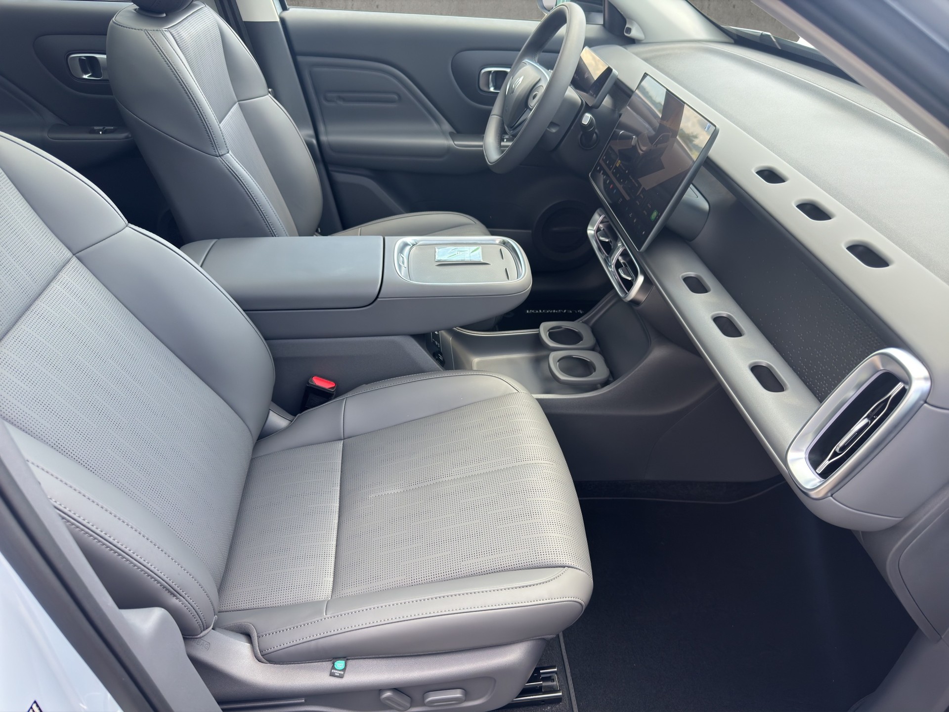 LEAPMOTOR B10 1.5 Hybrid EV-image-9