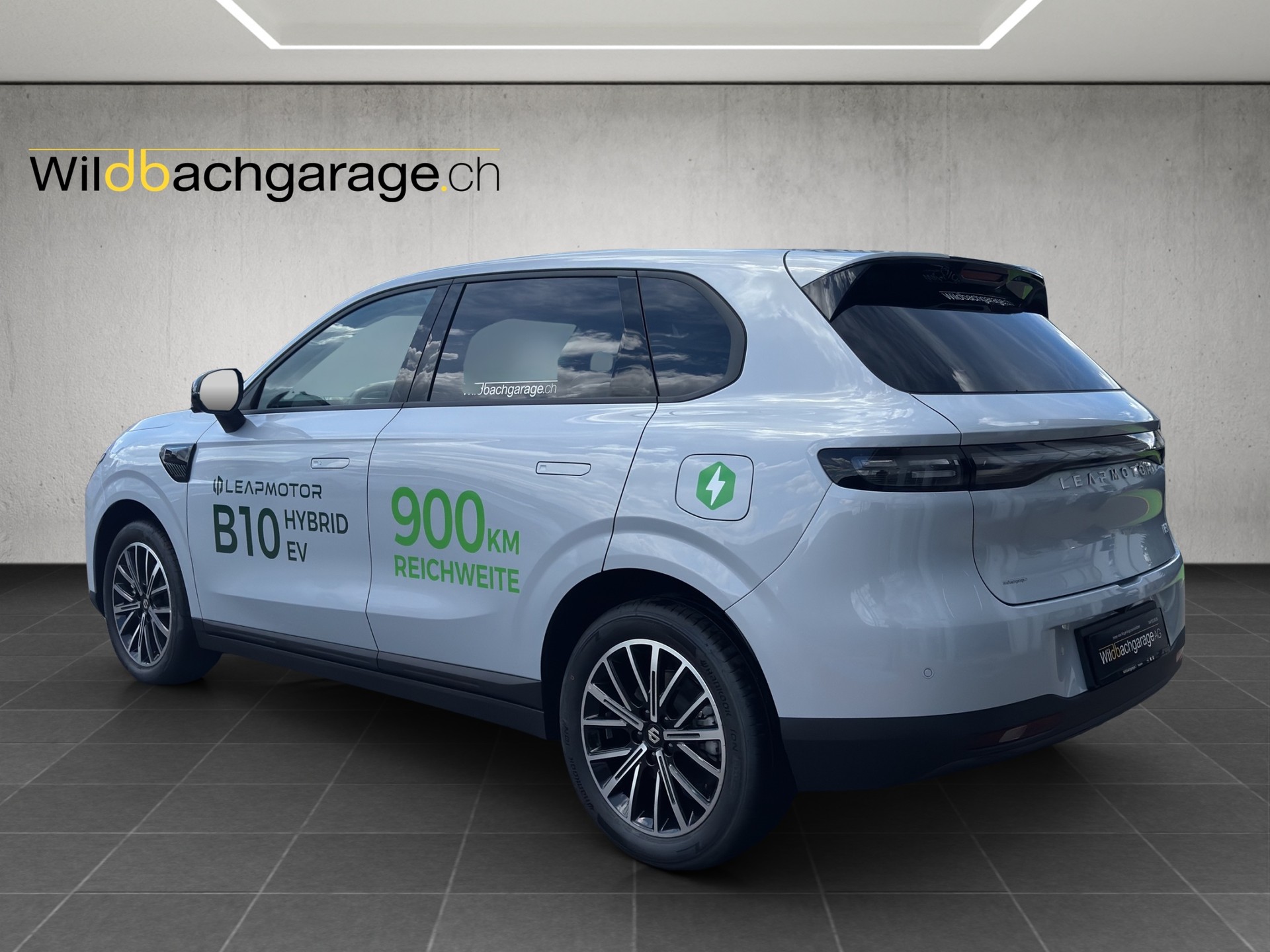 LEAPMOTOR B10 1.5 Hybrid EV-showroom-element-2