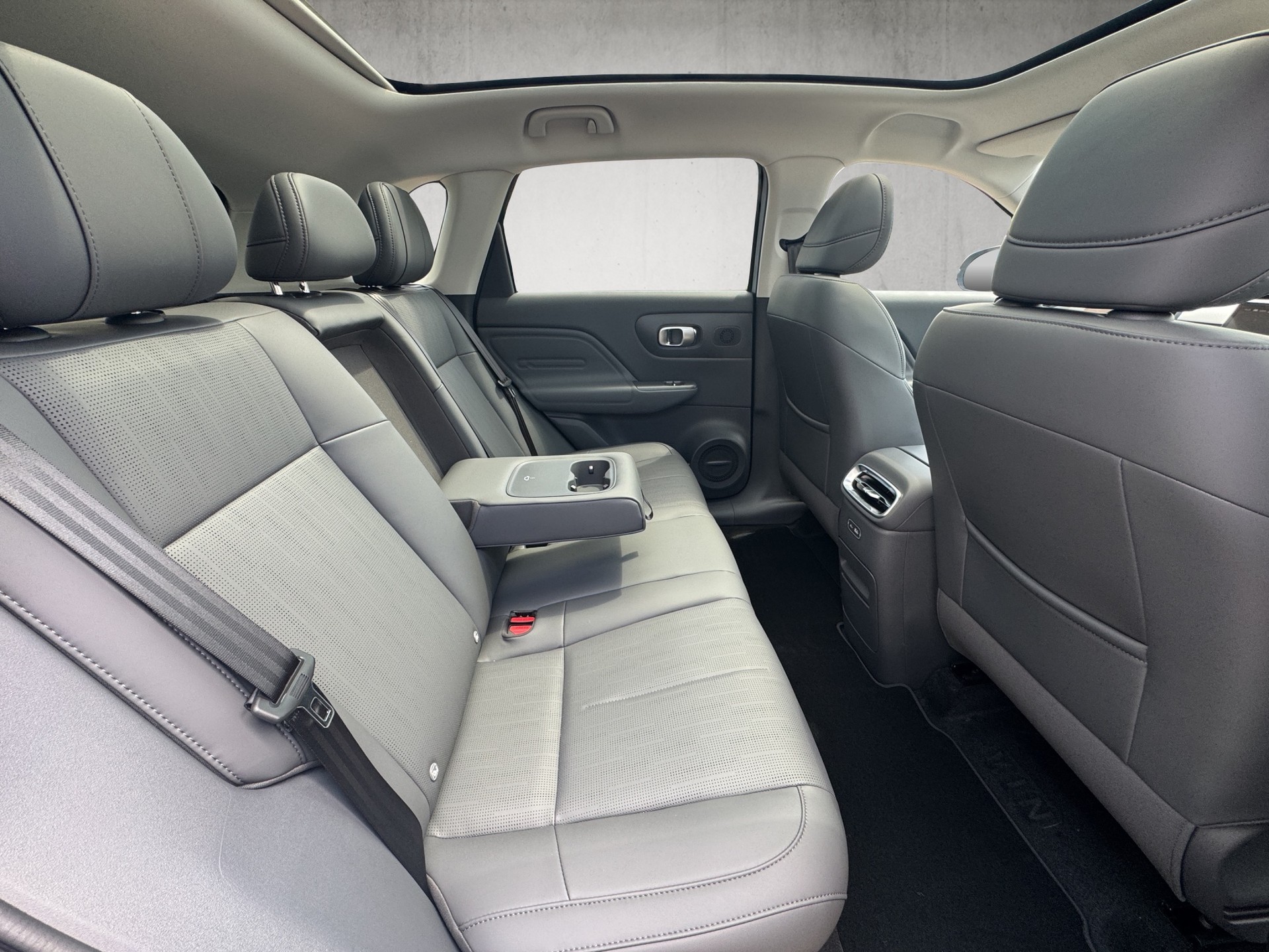 LEAPMOTOR B10 1.5 Hybrid EV-image-11