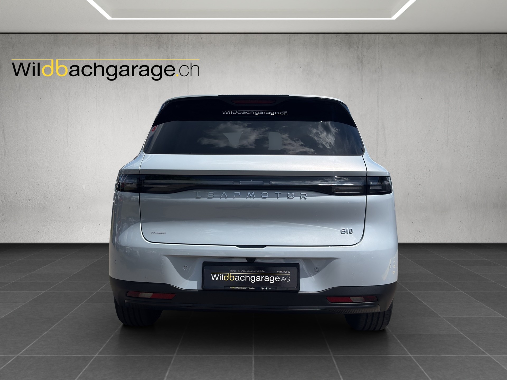 LEAPMOTOR B10 1.5 Hybrid EV-showroom-element-3