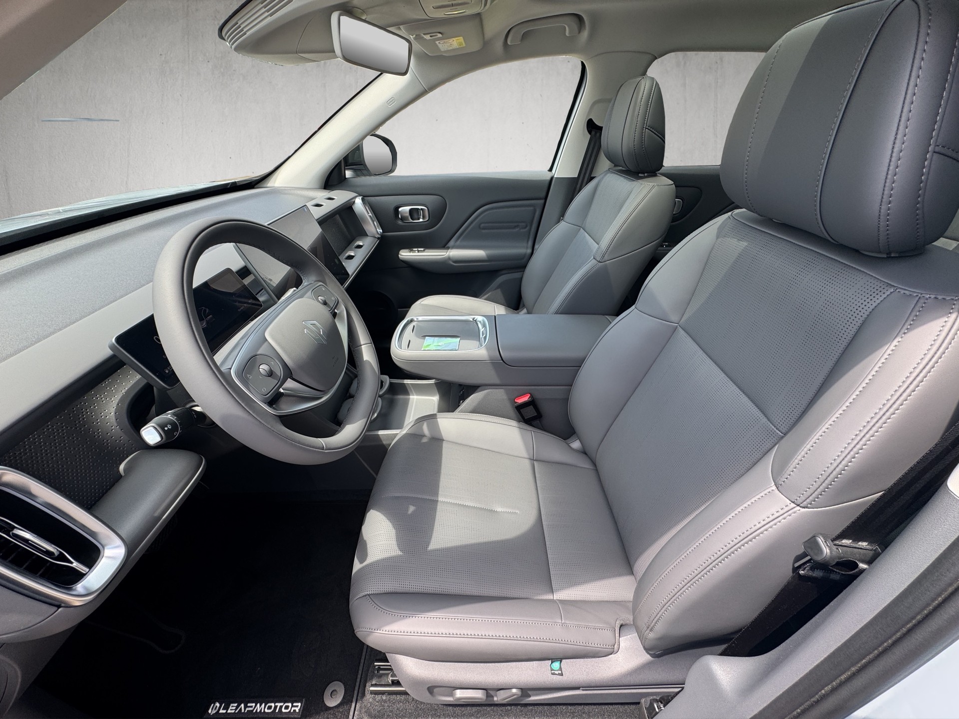 LEAPMOTOR B10 1.5 Hybrid EV-image-10