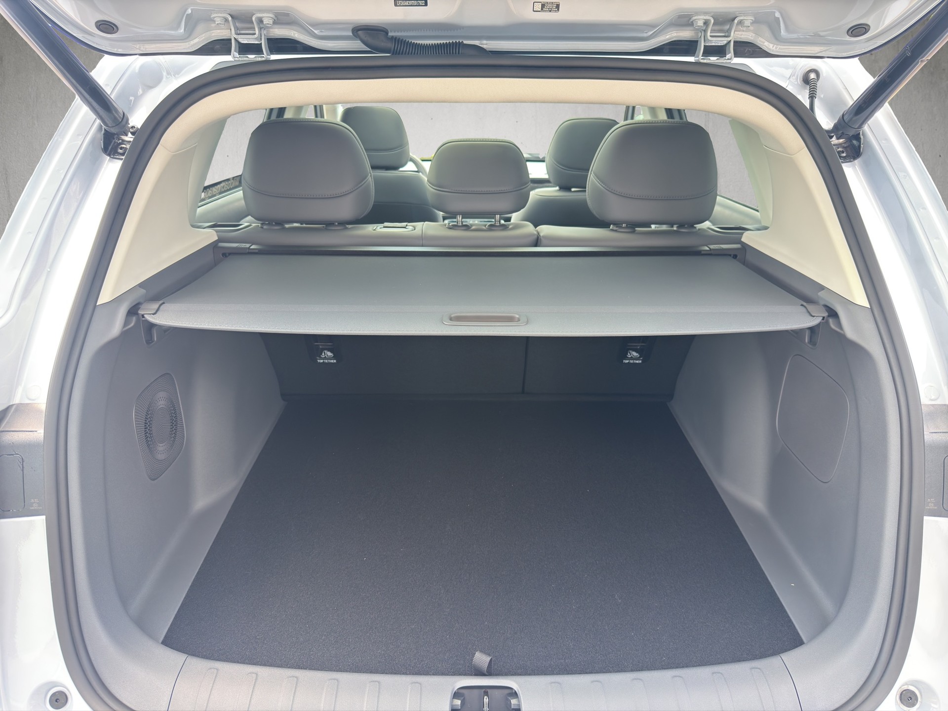 LEAPMOTOR B10 1.5 Hybrid EV-image-8