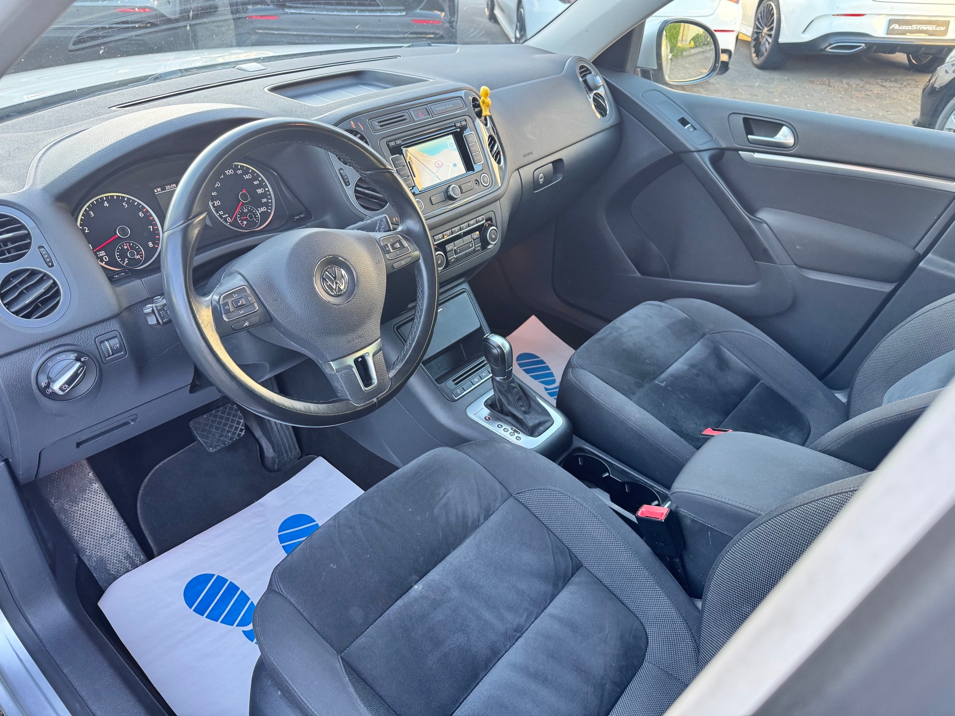 VW Tiguan 2.0 TSI R-Line Design 4Motion-image-6