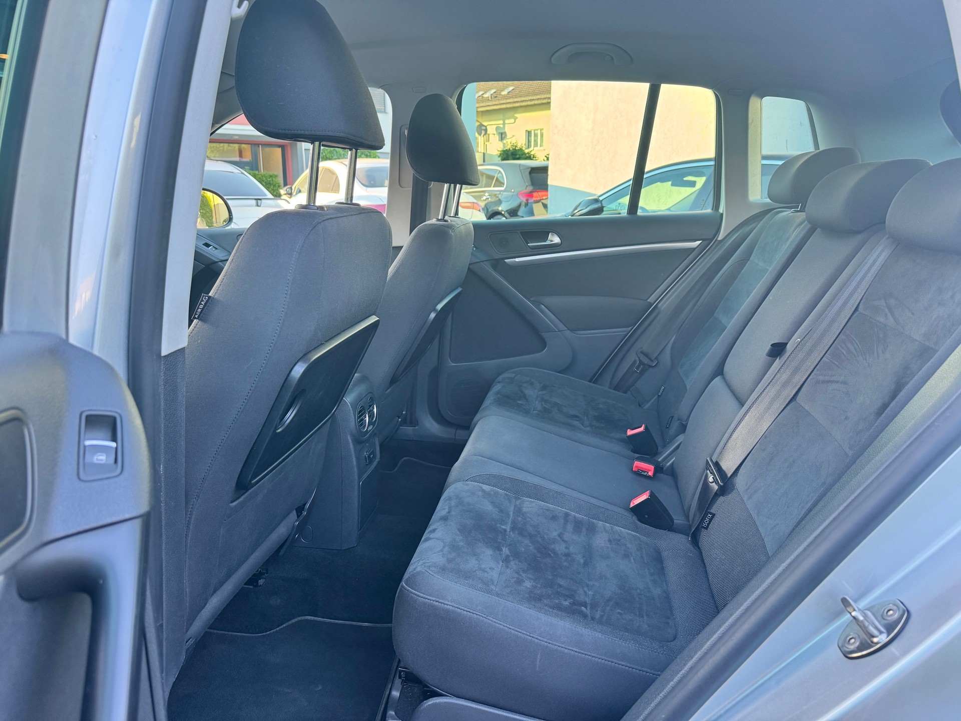 VW Tiguan 2.0 TSI R-Line Design 4Motion-image-13