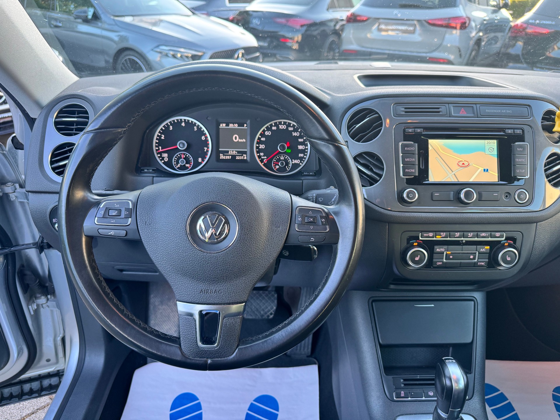 VW Tiguan 2.0 TSI R-Line Design 4Motion-image-8