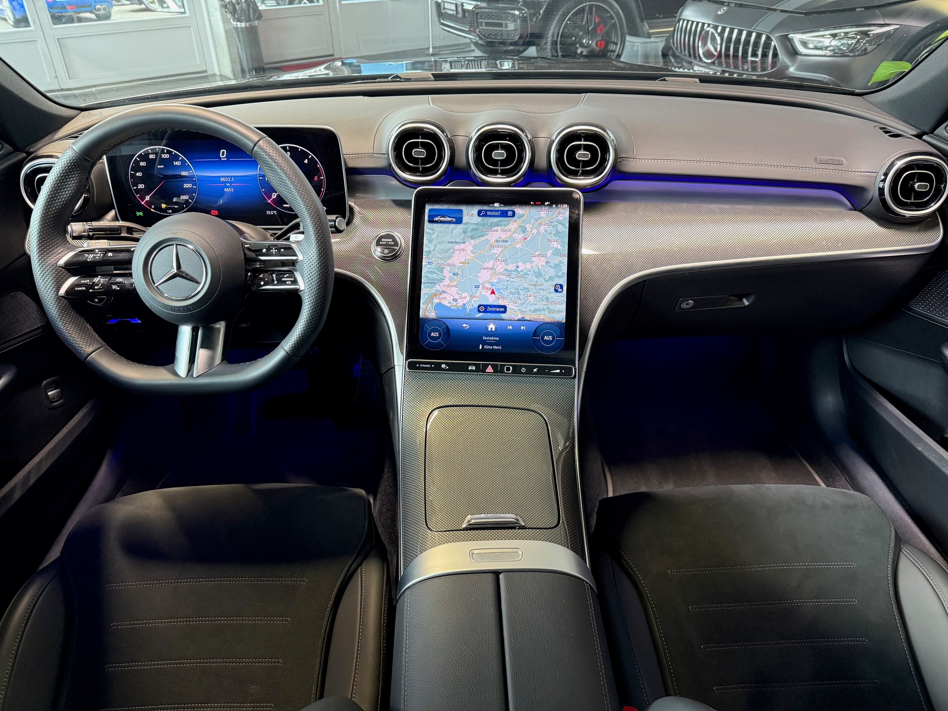 MERCEDES-BENZ C 200 d AMG Line-image-12