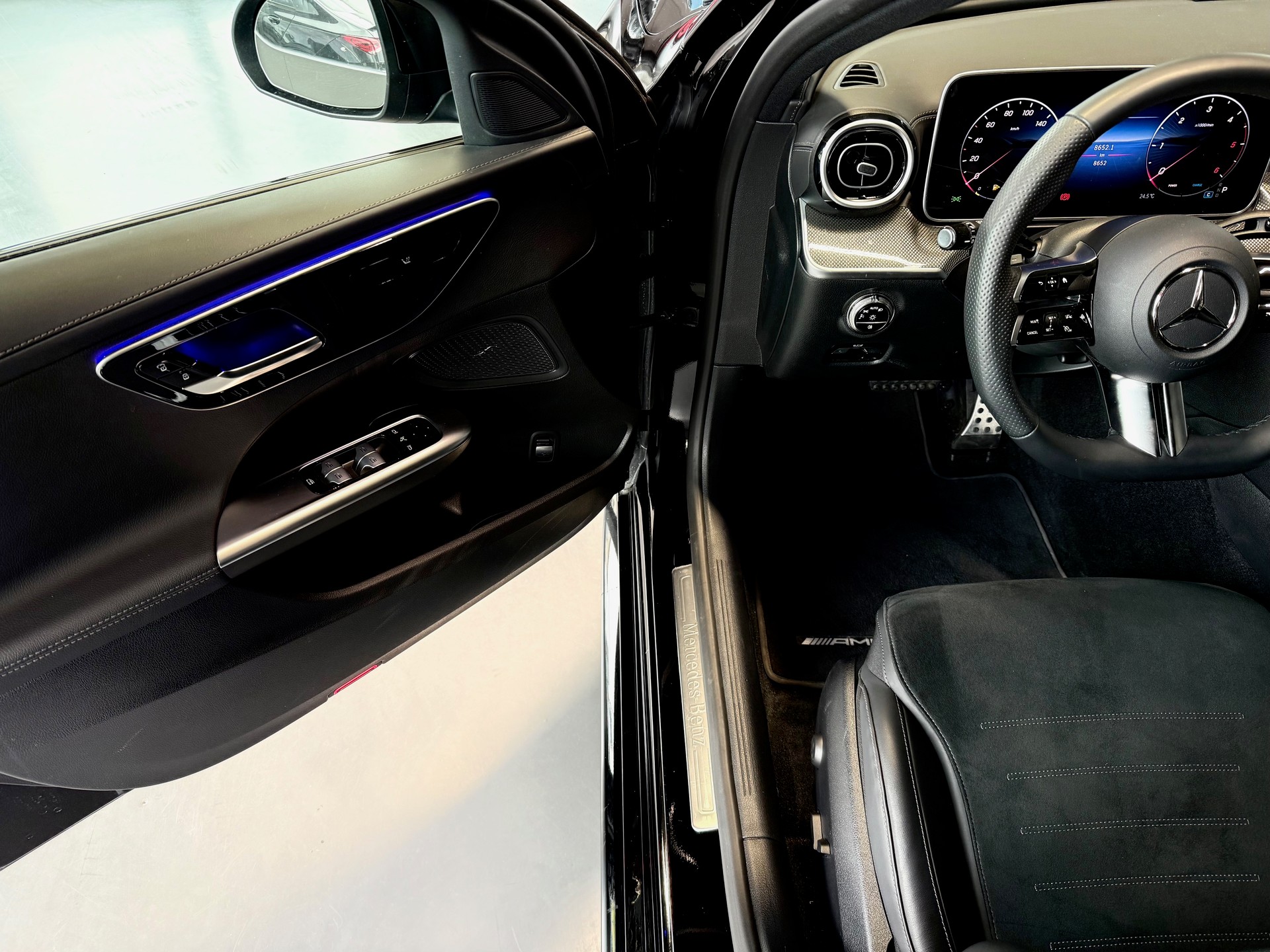 MERCEDES-BENZ C 200 d AMG Line-image-8