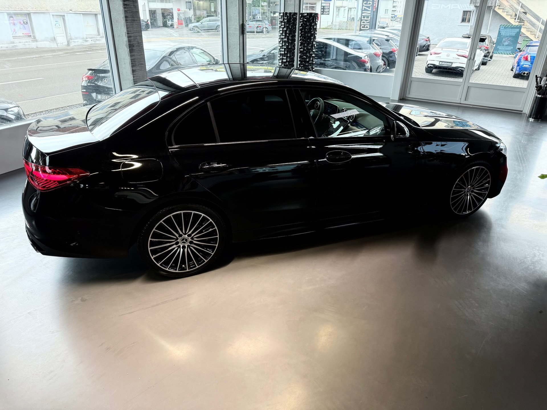 MERCEDES-BENZ C 200 d AMG Line-image-5