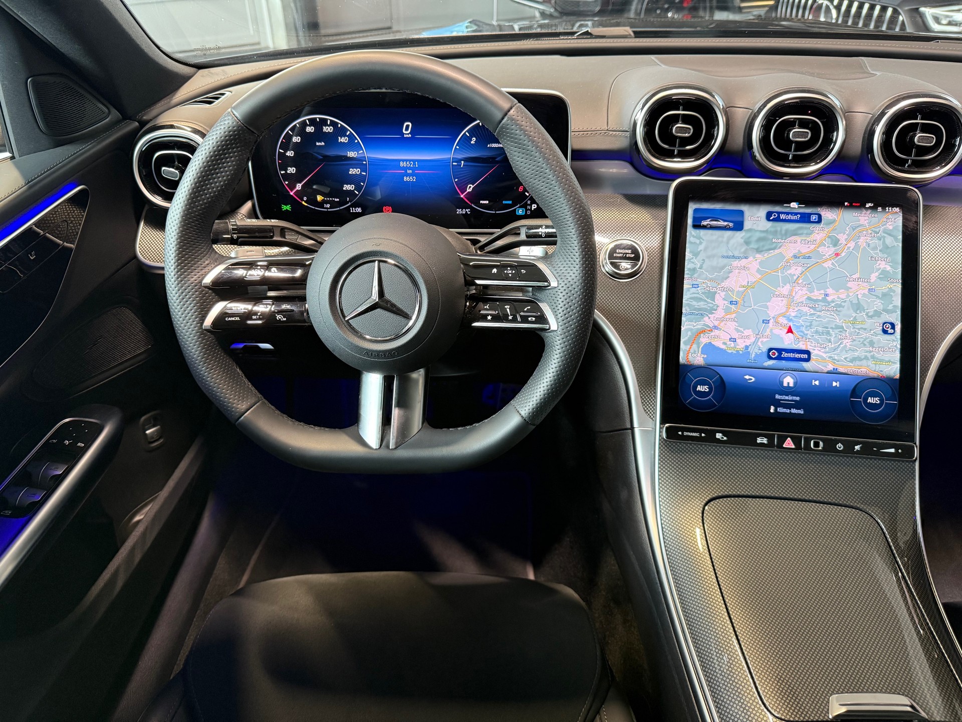 MERCEDES-BENZ C 200 d AMG Line-image-11