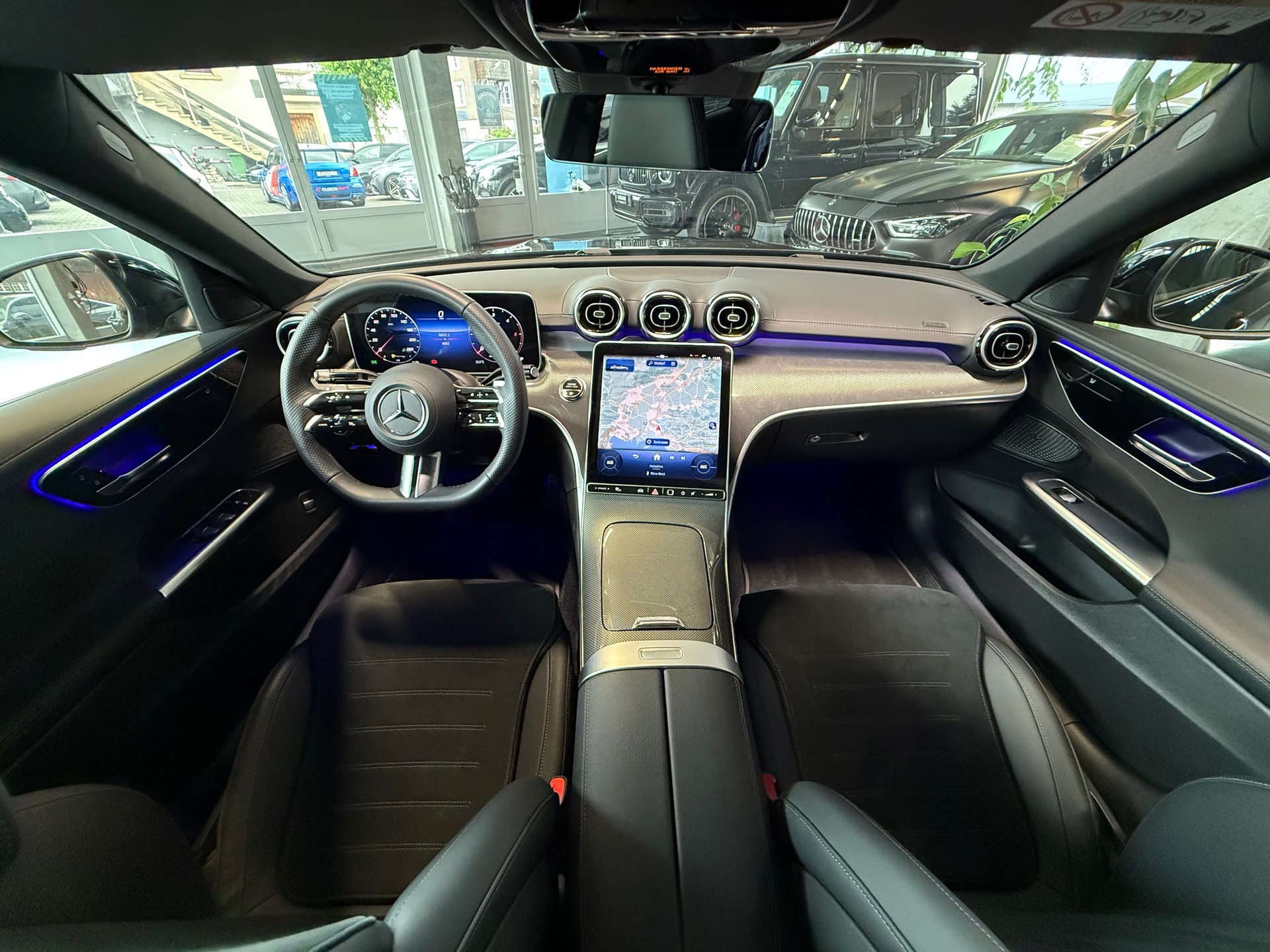 MERCEDES-BENZ C 200 d AMG Line-image-13