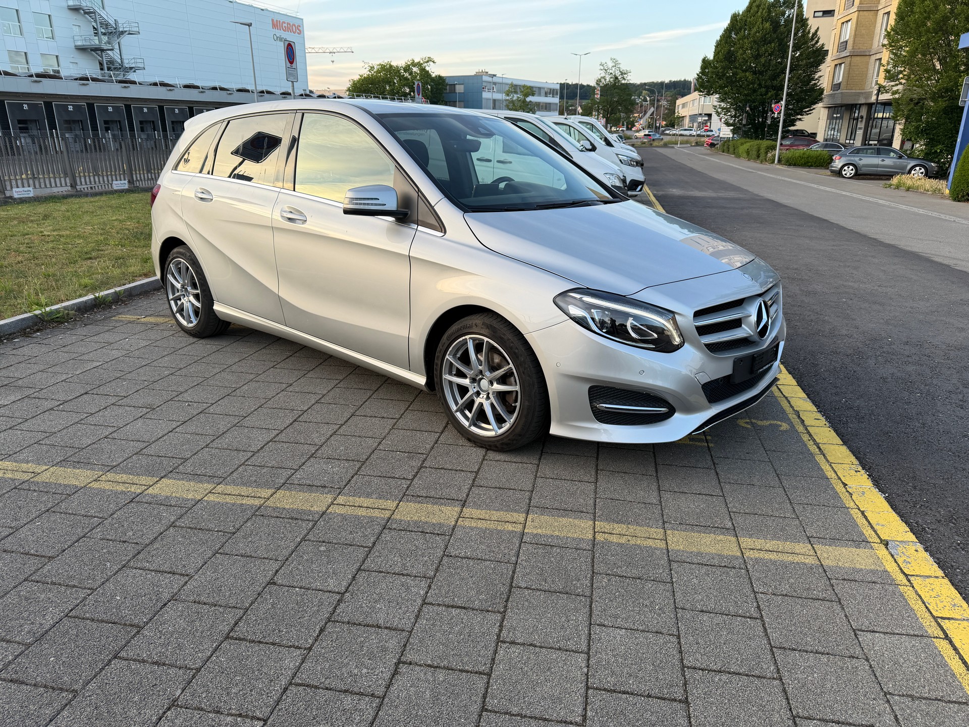 MERCEDES-BENZ B 200 Urban 7G-DCT-image-2