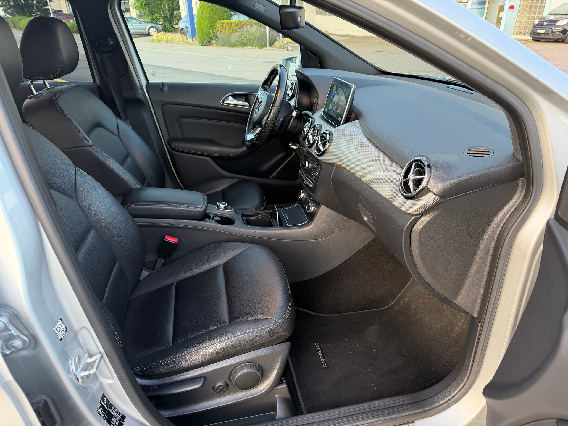 MERCEDES-BENZ B 200 Urban 7G-DCT-image-9