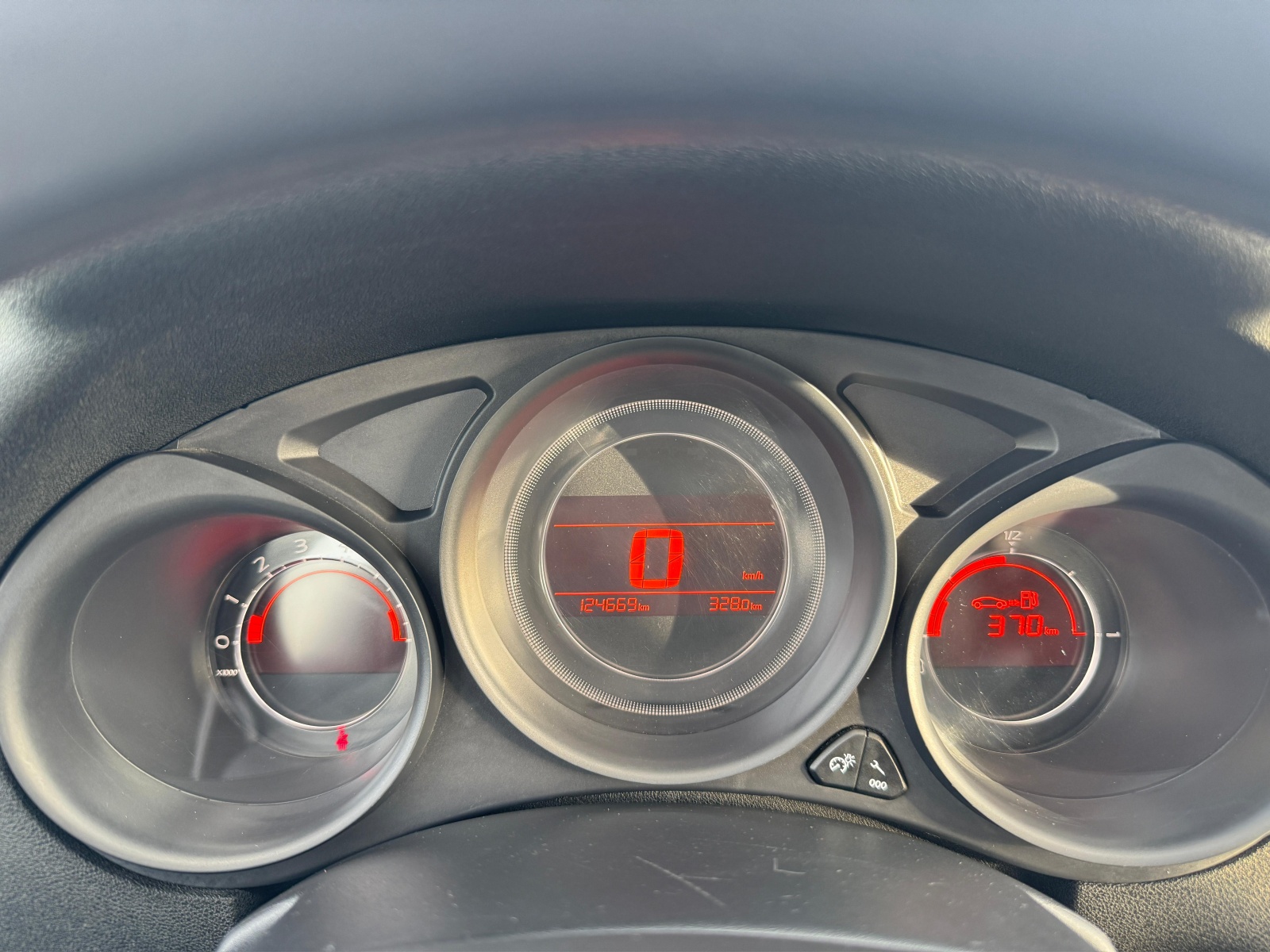 CITROEN C4 1.2 Pure Tech Live Edition-image-9