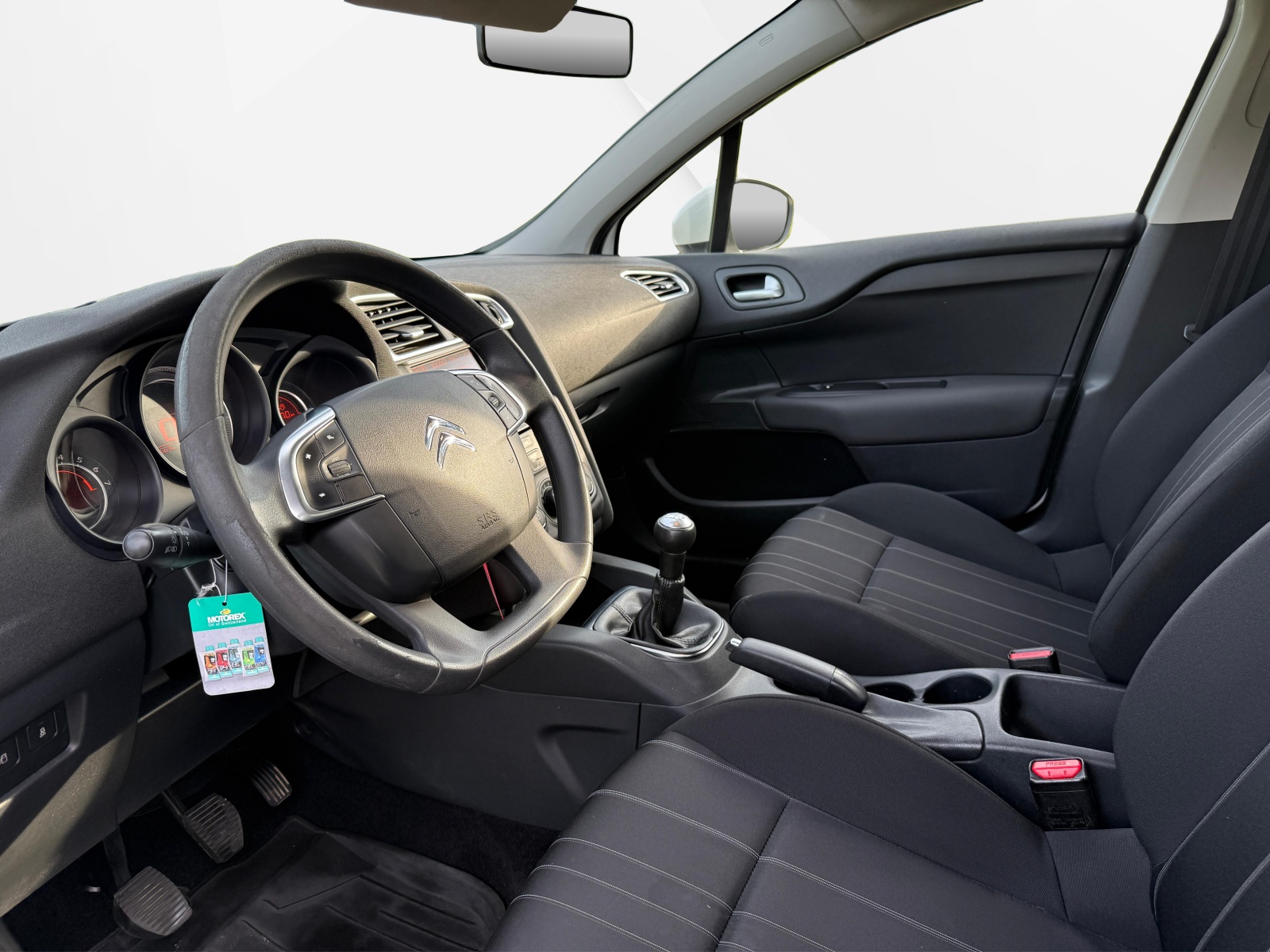 CITROEN C4 1.2 Pure Tech Live Edition-image-8
