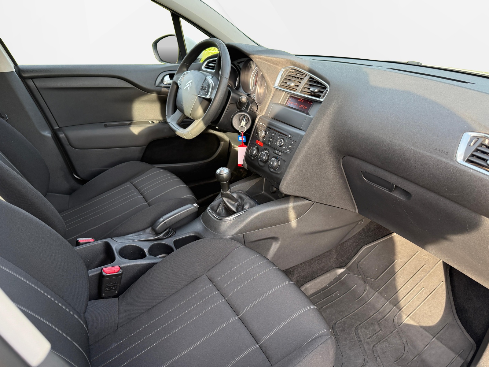 CITROEN C4 1.2 Pure Tech Live Edition-image-11