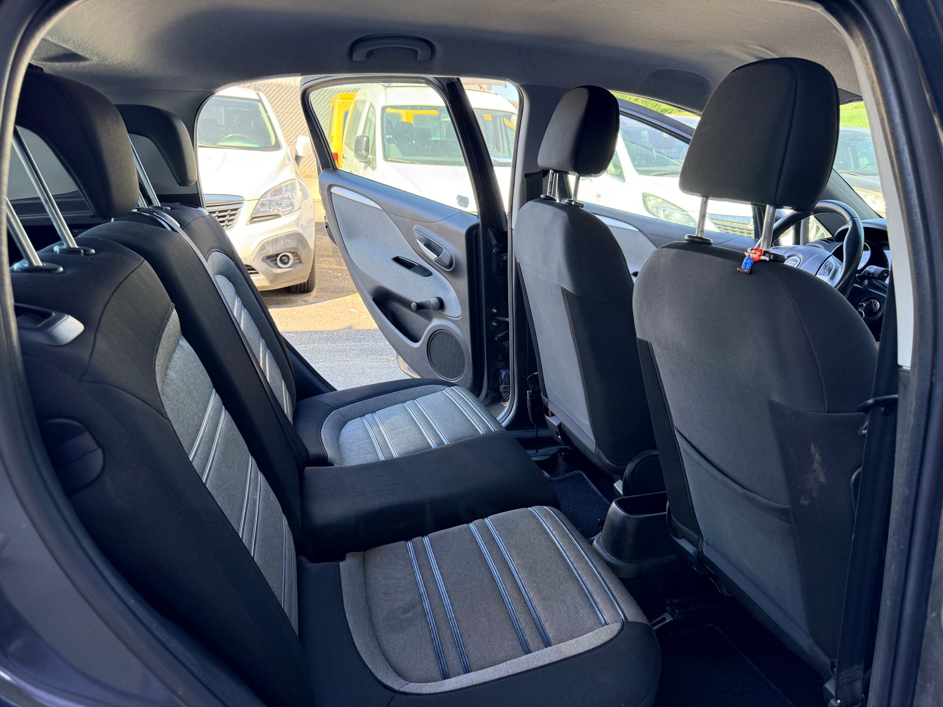 FIAT Punto 1.4 Genius-image-12