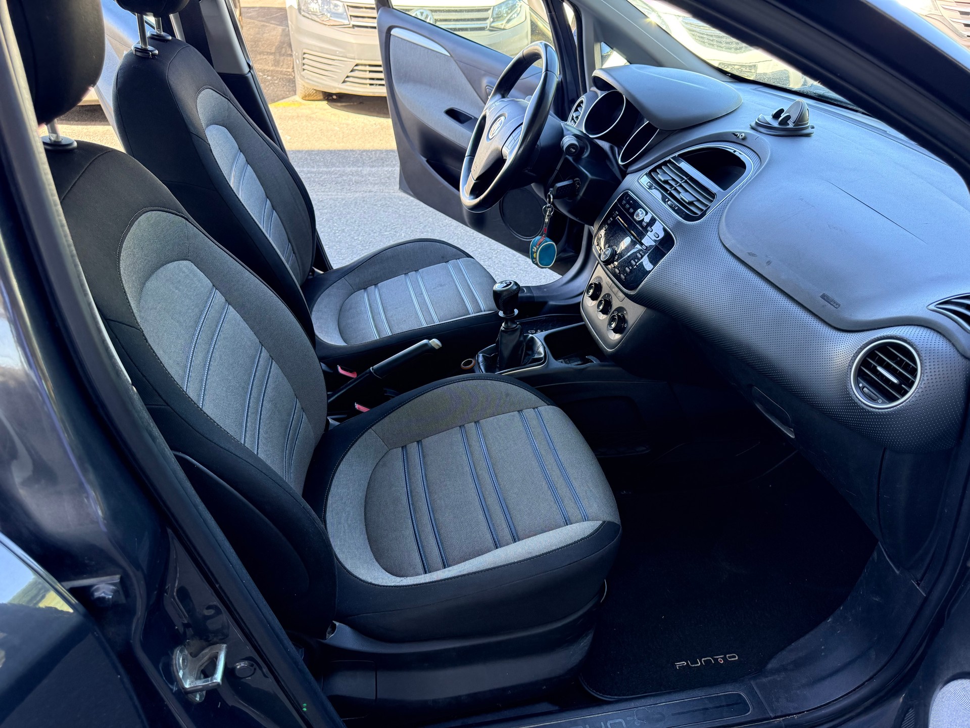 FIAT Punto 1.4 Genius-image-14