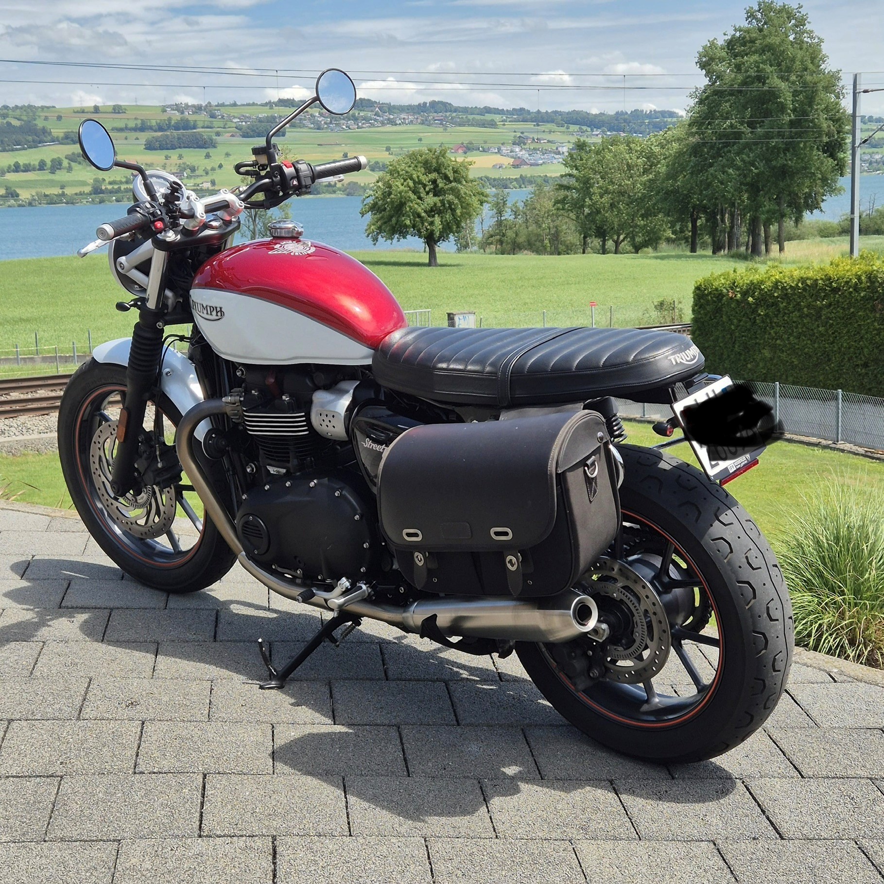 TRIUMPH Street Twin 900 i-image-1