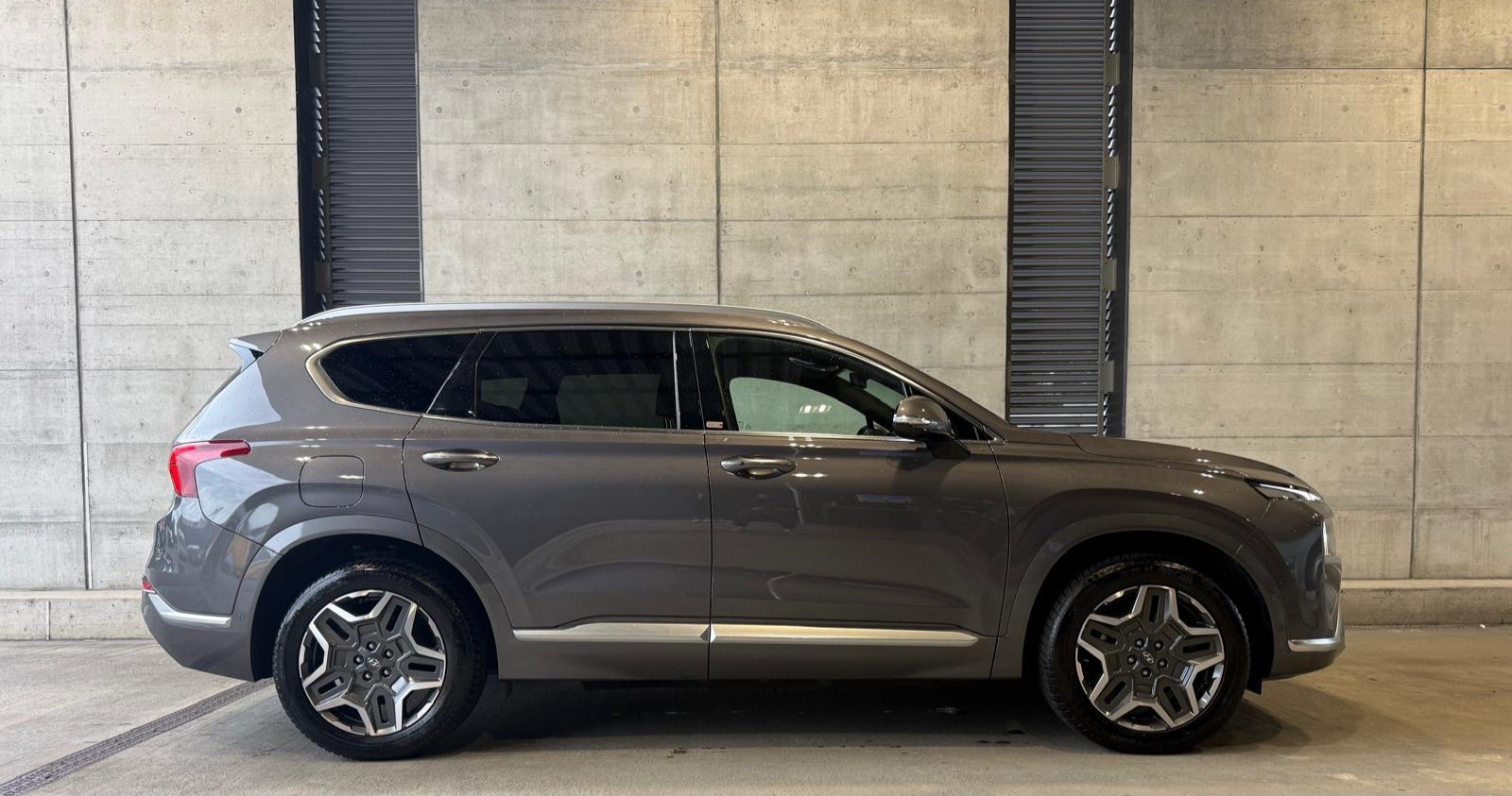 HYUNDAI Santa Fe 1.6 T-GDi PHEV Vertex 4WD Automatic-image-3