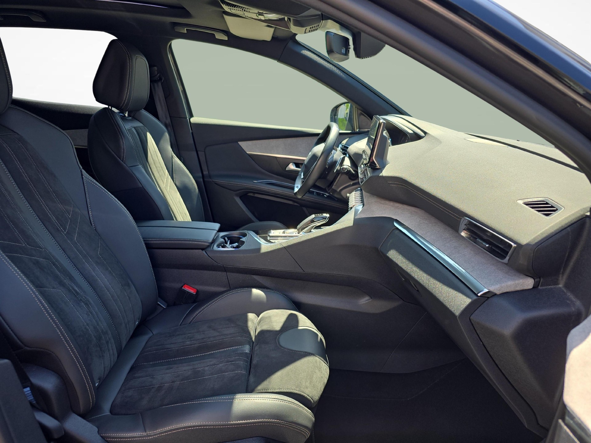 PEUGEOT 3008 1.2 PureTech GT Pack / Jetzt mit attraktivem 1.9% Leasing!-image-9