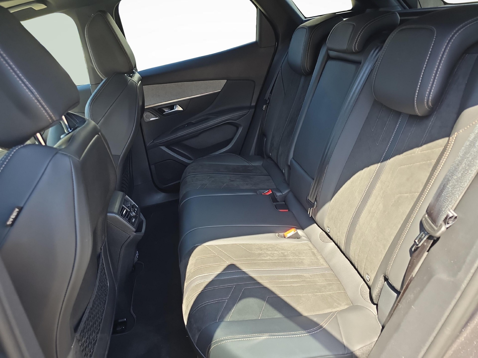 PEUGEOT 3008 1.2 PureTech GT Pack / Jetzt mit attraktivem 1.9% Leasing!-image-10