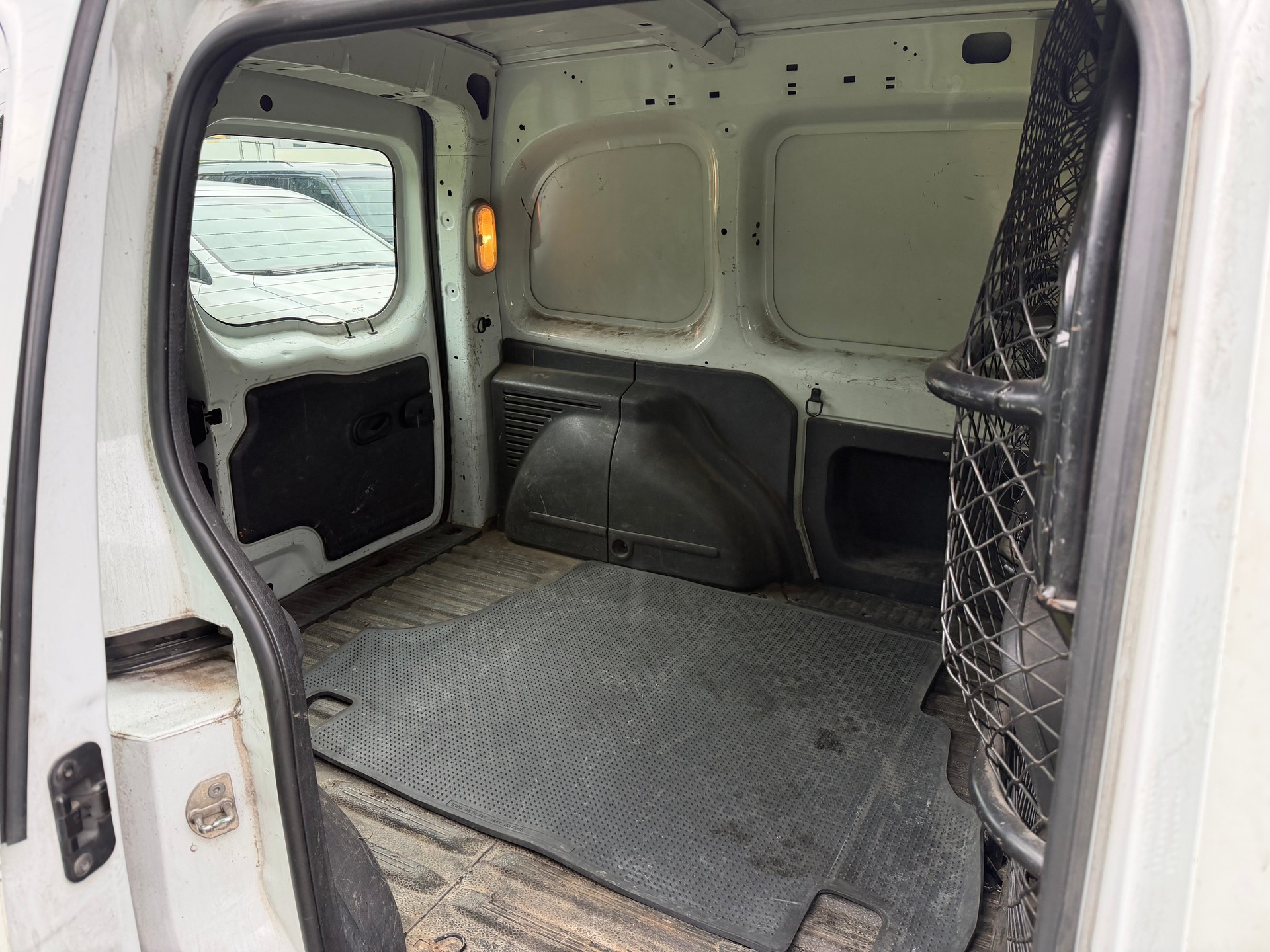 RENAULT Kangoo dCi 75-image-10
